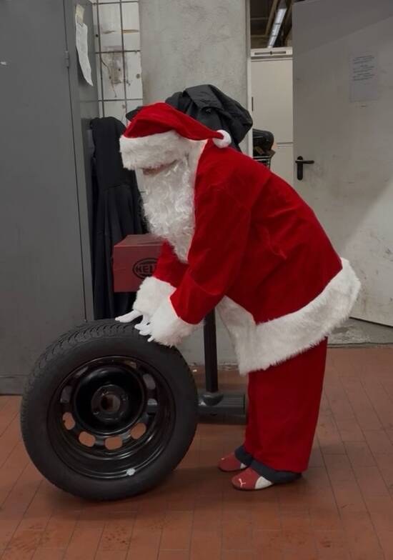 Its-beginning-to-look-a-lot-like-christmas